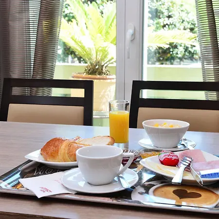 Hotel La Croix Blanche 2*