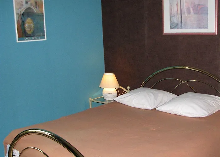 Hotel La Croix Blanche Tarbes